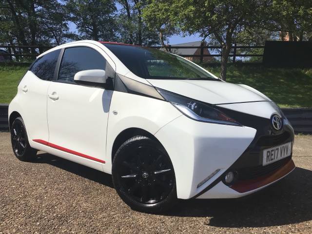 Toyota Aygo 1.0 VVT-i X-Press 5dr Hatchback Petrol White